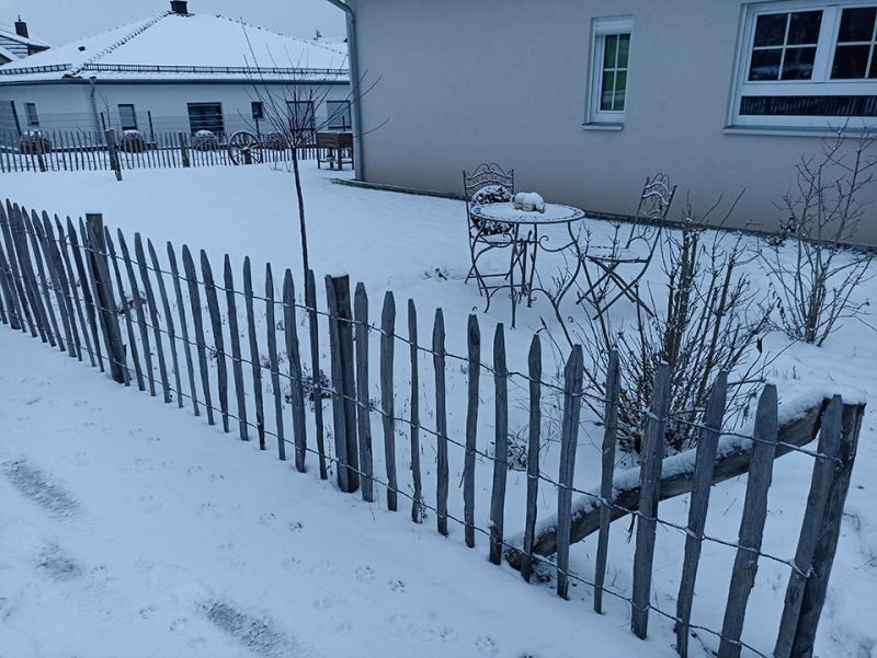 0812-0854 Stiltreu Staketenzaun französisch im Winter bei Schnee 1